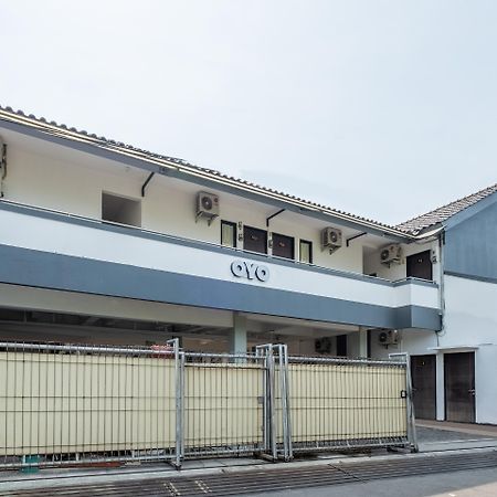 ホテル Oyo 1460 アニェリール レジデンス チルボン エクステリア 写真