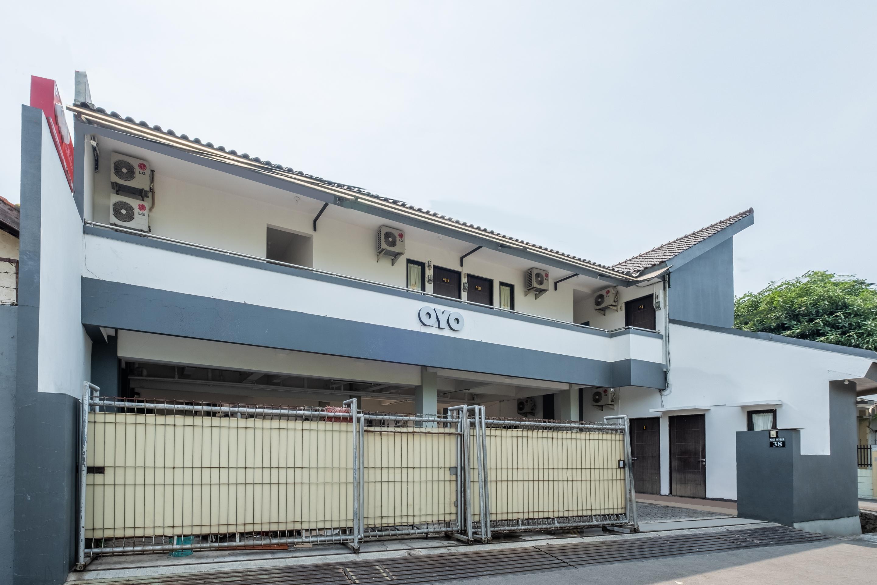ホテル Oyo 1460 アニェリール レジデンス チルボン エクステリア 写真